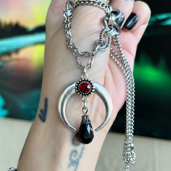 Handmade maille choker necklace silver up side down moon lunula red black stone - Picture 13 of 15